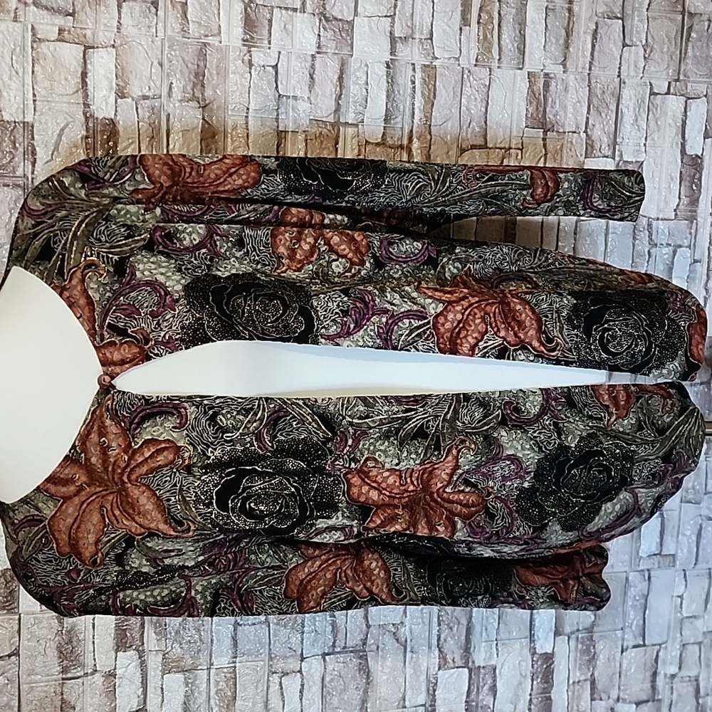 Anna Maxwell Multicolor Floral  Cardigan  Beautiful black and gold floral design